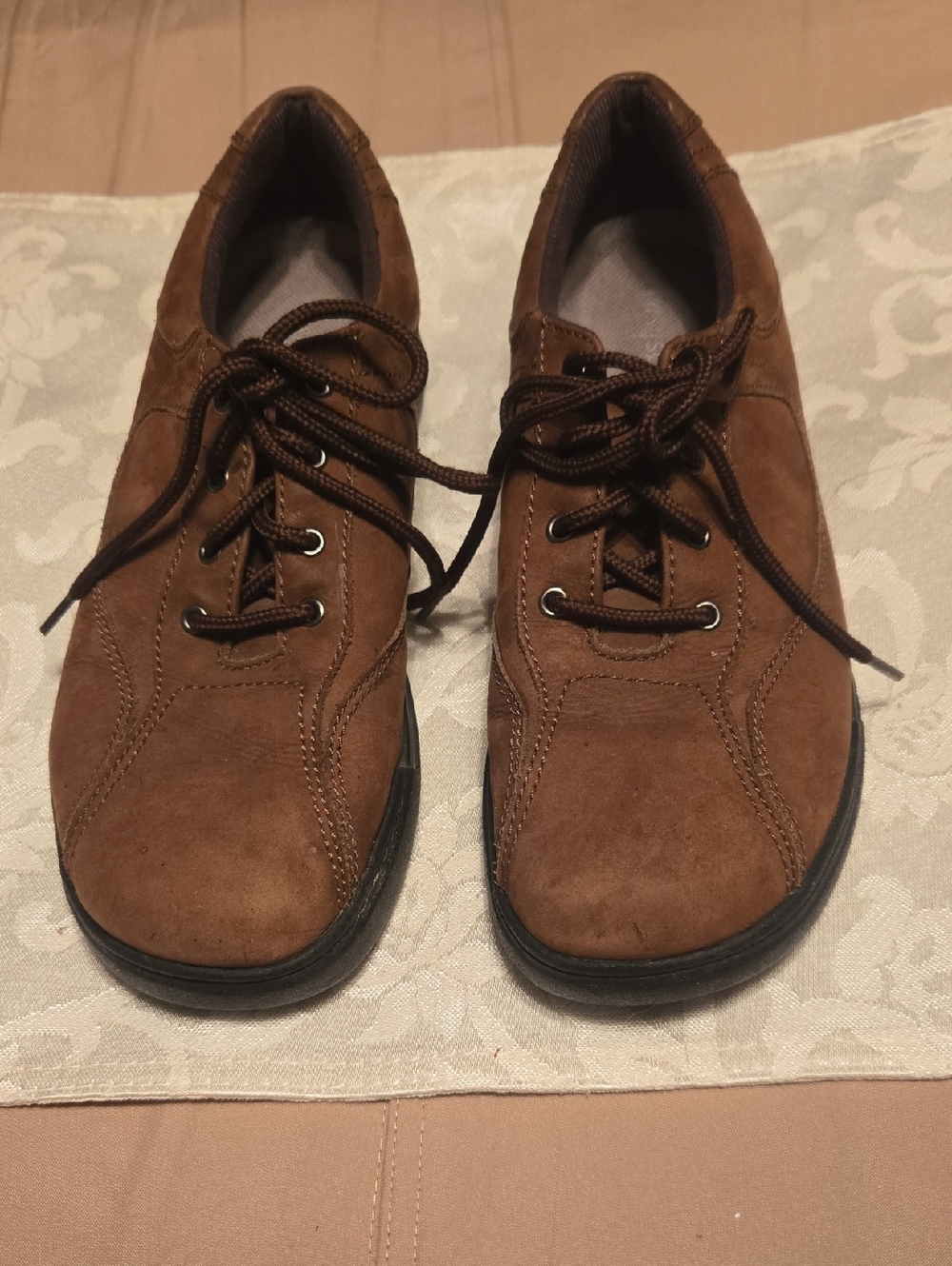 Easy Spirit Women's Brown Suede Shoes Size 9